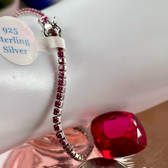 1.5CT RUBY Silver Tennis Bracelet. 7 1/2" - Picture 4 of 9